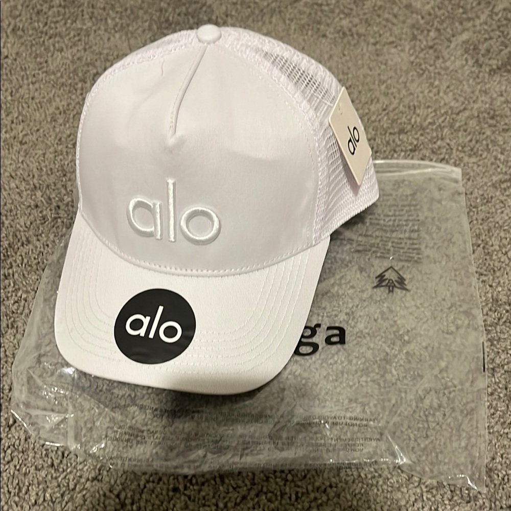 NWT Alo White Mesh Yoga Hat
